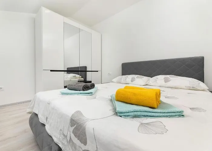 George Z Ogrevanim Bazenom In Vrtno Kuhinjo Willa