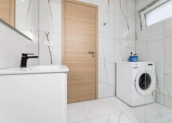 George Z Ogrevanim Bazenom In Vrtno Kuhinjo Willa *