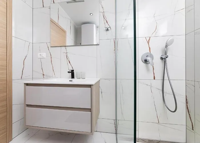 George Z Ogrevanim Bazenom In Vrtno Kuhinjo Willa