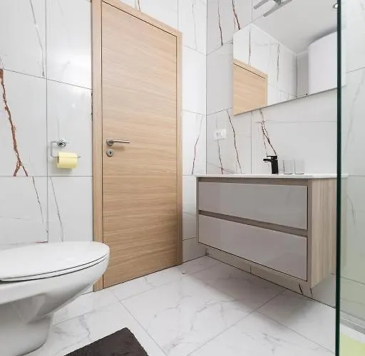 Willa George Z Ogrevanim Bazenom In Vrtno Kuhinjo