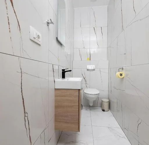 Willa George Z Ogrevanim Bazenom In Vrtno Kuhinjo Županje