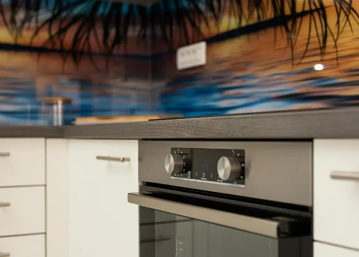 George Z Ogrevanim Bazenom In Vrtno Kuhinjo * Županje